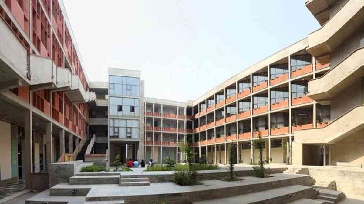 Ahmedabad University alumni engaging through alumni database software platform