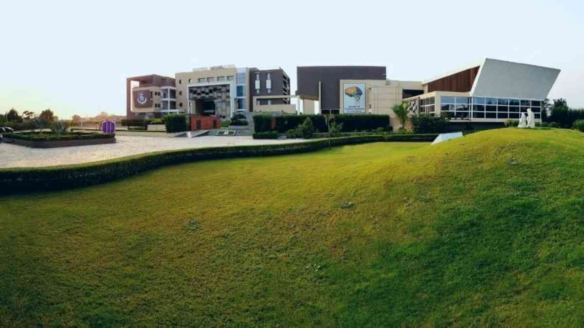 Narayana Business School nbs alumni Achieves 50% Click Rate with Almashines-best alumni management software